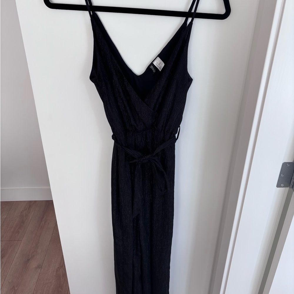 2/$10 H&M White and Black Sleeveless V-Neck Jumpsuit Cocktail